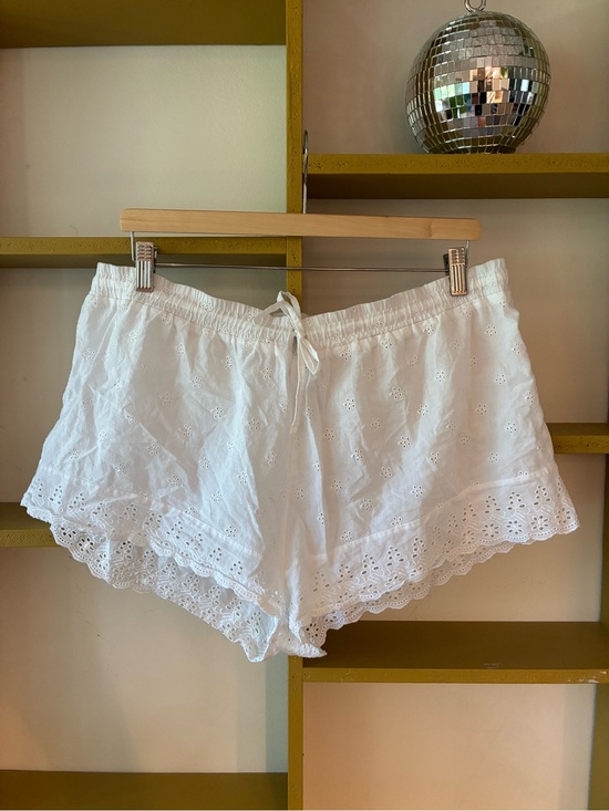 La Vie En Rose Other - La vie en rose White Eyelet Lace Trim Women's Shorts